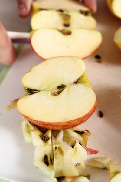 Skär Äpplen Kvartetter Göra Apple Tarte Tatin Med Kanel Serien — Stockfoto