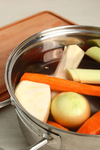 Rauwe Groenten Toevoegen Aan Steelpan Groenten Bouillon Maken — Stockfoto