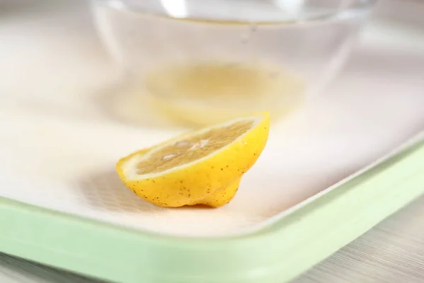 Fatia Limão Tigela Com Suco Limão Fazendo Apple Tarte Tatin — Fotografia de Stock