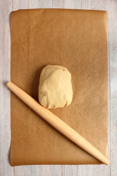 Rolling Pin Dough Hacer Pastel Carne Con Masa Levadura —  Fotos de Stock
