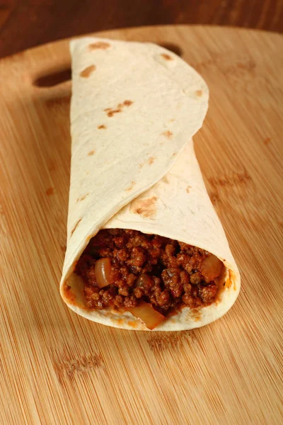 Acı Soslu Sığır Etli Tortilla Enchilada — Stok fotoğraf