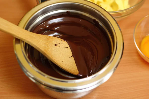 Изготовление Шоколадного Бисквита — стоковое фото