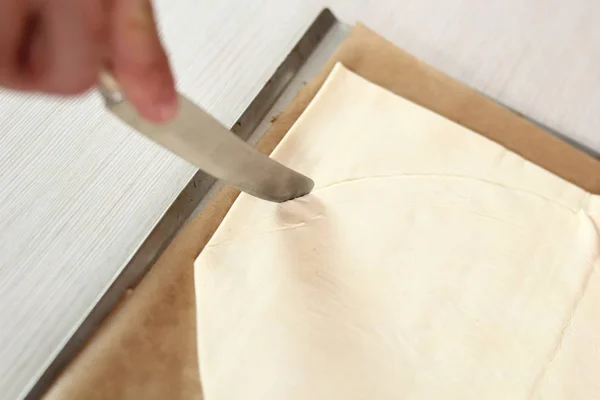 Vis Vorm Snijden Uit Bladerdeeg Zalm Maken Puff Pastry Series — Stockfoto