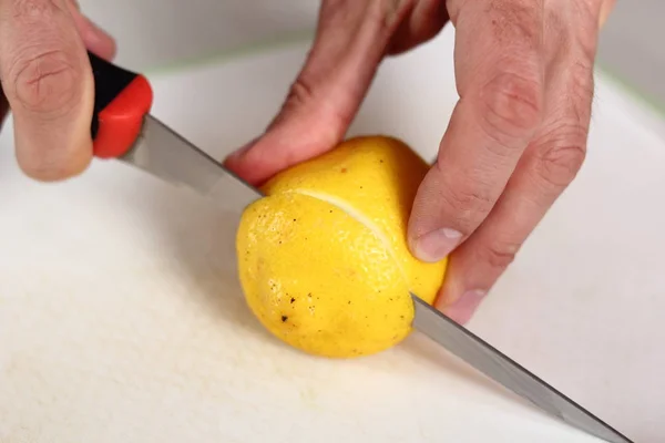Cortar Parte Superior Limón Hacer Tarte Tatin Apple Con Serie — Foto de Stock