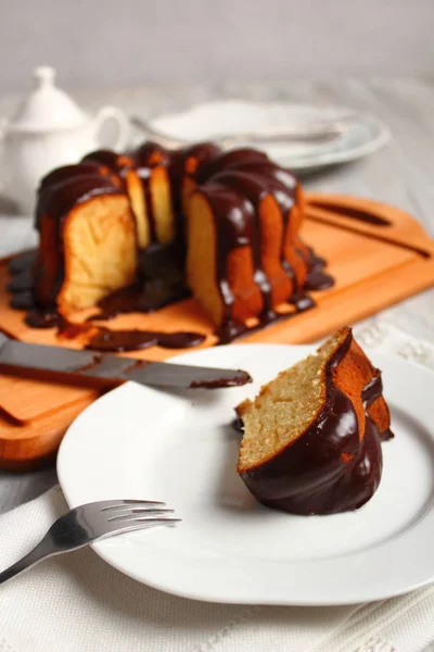 Torta Bundt Con Glassa Cioccolato — Foto Stock
