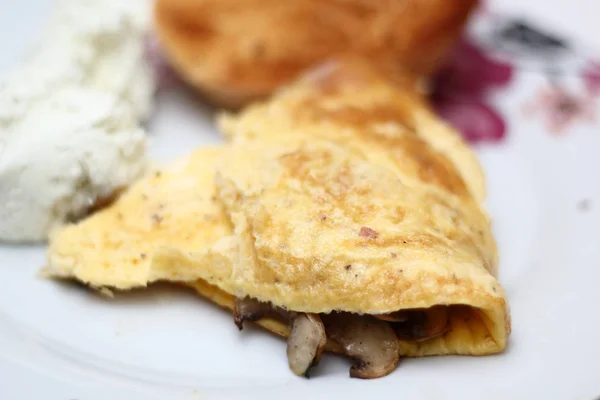 Omelette Mit Gebratenen Champignon Pilzen Und Quark — Stockfoto