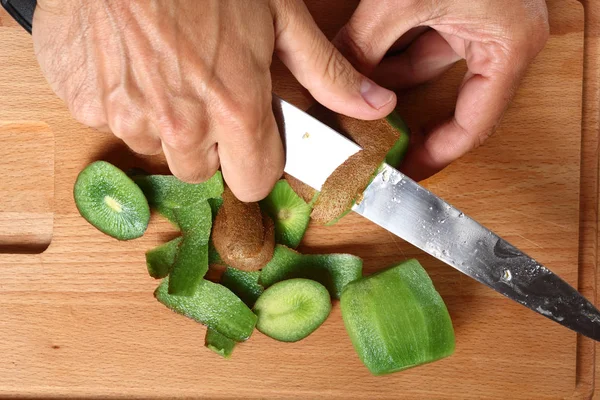 Peeling Kiwi Kiwi Directamente Arriba — Foto de Stock