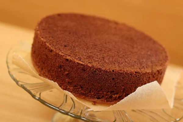 以春天的形式烘焙蛋糕 制作巧克力层蛋糕 — 图库照片