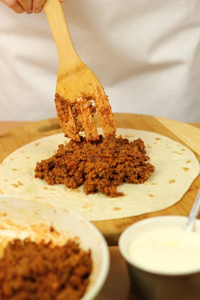 Göra Enchilada Tortilla Med Nötkött Serie — Stockfoto