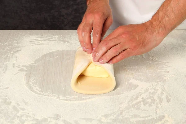 Blätterteig Machen Teig Die Mitte Der Butter Bringen Ihn Vollständig — Stockfoto