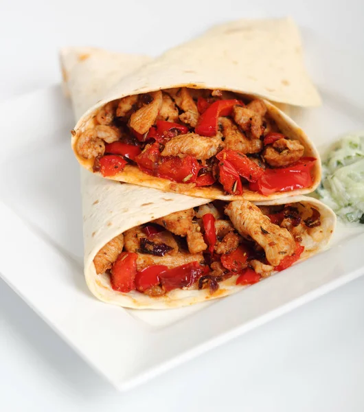 Tortilla Com Frango Pimentão Tzatziki — Fotografia de Stock