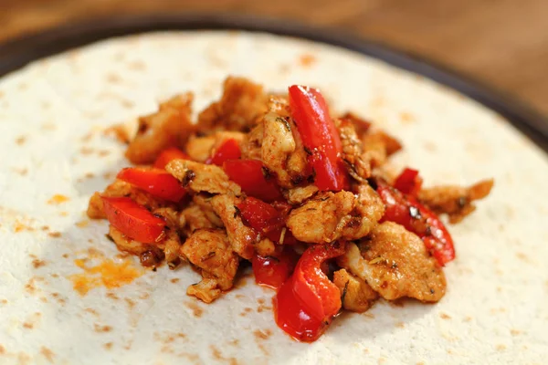 Fazendo Tortilla Com Frango Pimentão Série — Fotografia de Stock