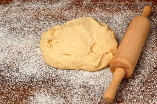 Drożdże Podniesione Ciasto Rolling Pin Gotowanie Pączków — Zdjęcie stockowe