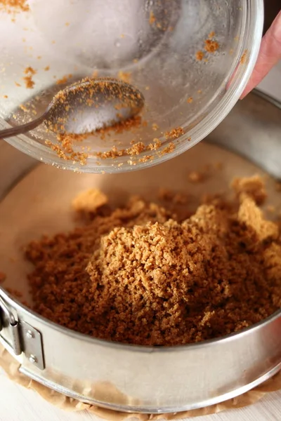 Breng Het Koekjesmengsel Bakvorm Ingevroren Aardbeienkwarktaart Serie Maken — Stockfoto