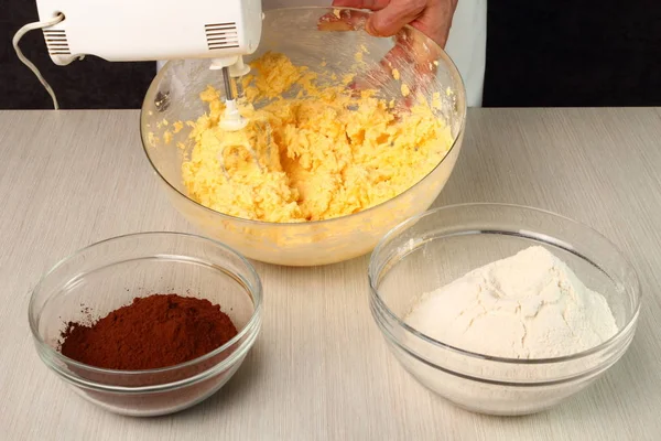 Змішування Яйця Маслом Виготовлення Шоколадного Печива — стокове фото