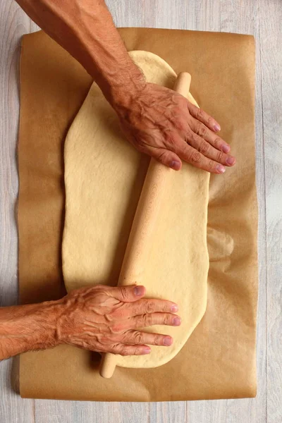 Роллинг Тесто Производство Мясного Пирога Дрожжевого Теста — стоковое фото