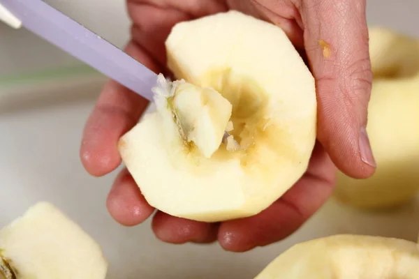 Tar Bort Äppelkärnan Göra Filo Bakverk Toppade Apple Pie Series — Stockfoto