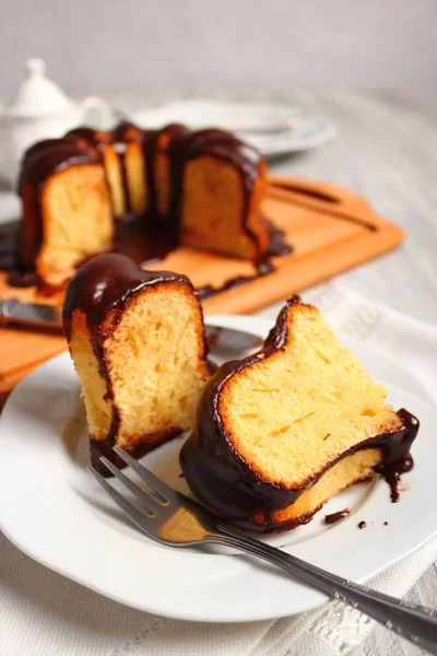 Bundt Cake Med Choklad Glasyr — Stockfoto