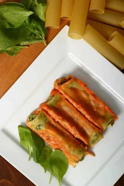 Cannelloni Verdi Pasta Med Spenat Och Ricotta — Stockfoto