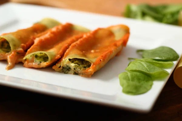 Een Cannelloni Verdi Pasta Met Spinazie Ricotta — Stockfoto