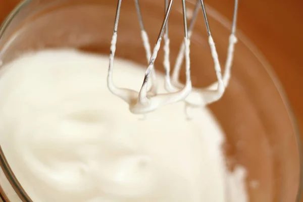 Fazendo Bolo Esponja Chocolate — Fotografia de Stock