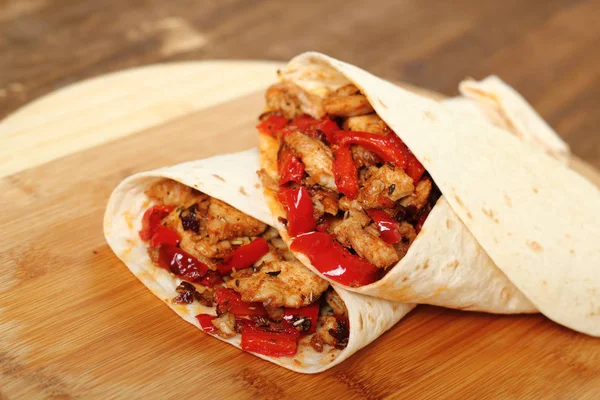 Tortilla Mit Huhn Und Paprika — Stockfoto