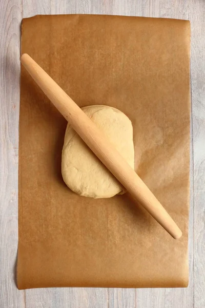 Роллинг Пин Тесто Производство Мясного Пирога Дрожжевого Теста — стоковое фото