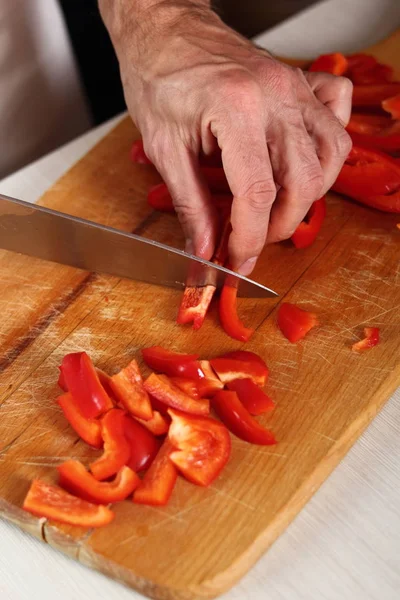 Chef Rebanando Pimiento Rojo Hacer Galette Pollo Huevo Serie — Foto de Stock