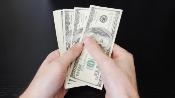 Man counting cash money, close up. American one hundred dollar paper money pile on office desk. Dollars in hand, money in hand. Male hands count dollar bills. American currency exchange in bank — Stock Video