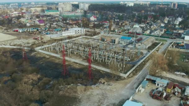 Aerial view of energy power station. Electric substation with tall pylons and hog voltage distribution cables. High-voltage tower and wires. Energy efficiency conception — Stock Video