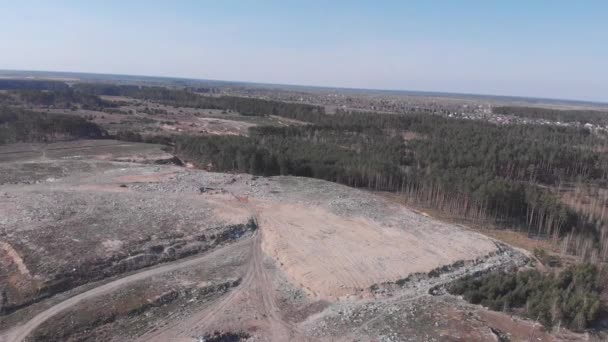 Garbage dump in the forest. Aerial view of huge city garbage dump. Landfill disposal site. Piles of trash. Wastes of life and production. Environmental pollution — Stock Video