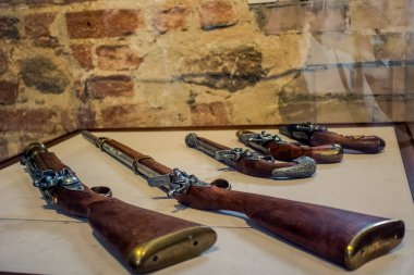 eski bir ortaçağ silah kopyası