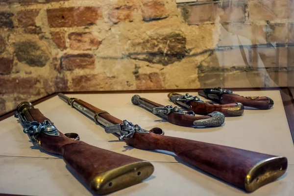 eski bir ortaçağ silah kopyası