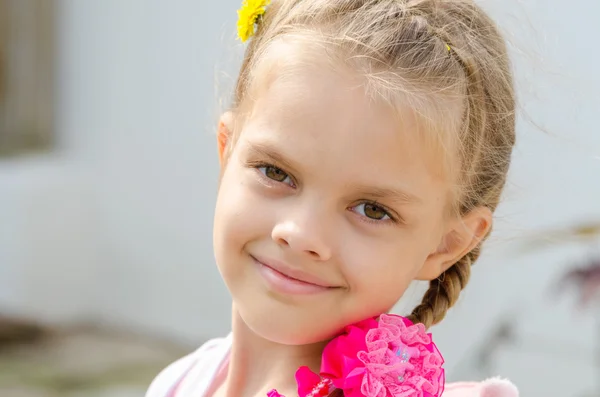 Close-up portrait of a beautiful six year old girl — Stock Photo, Image