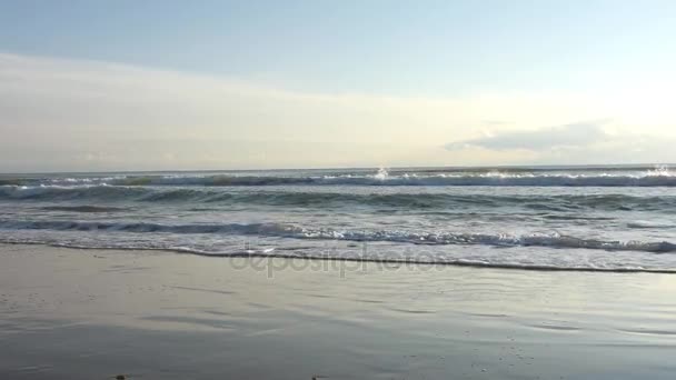 Five-year girl walks along the beach in boots autumn day — Stock Video