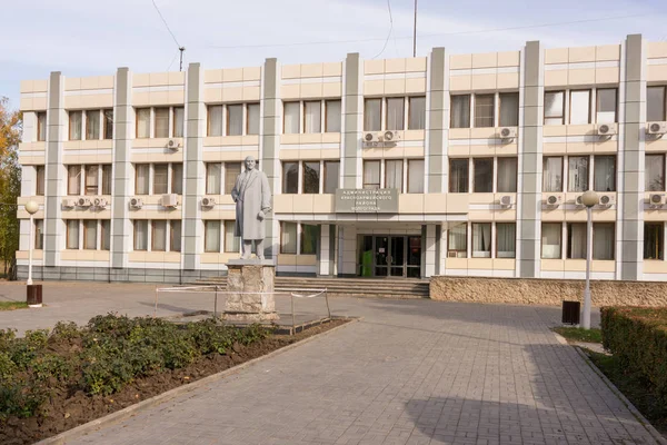 Volgograd, Rusko - 23. října 2016: Administration Building Krasnoarmeyskiy okres Volgograd — Stock fotografie