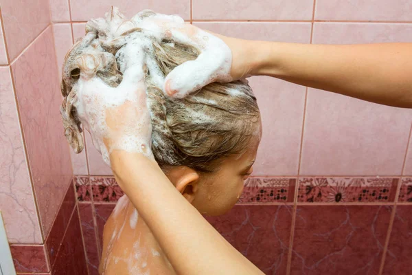 Anne lathers kızı, saç yakın çekim