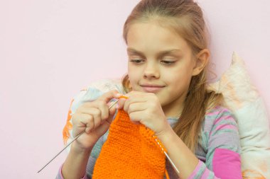 Kız iğneler turuncu şal dokuma kumaşlar