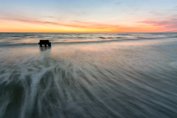 Fale walcowane na brzegu Morza Czarnego, sfotografowany z długich ekspozycji, Anapa, Federacja Rosyjska — Zdjęcie stockowe