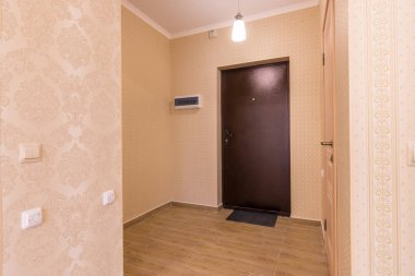 Mobilyasız iç koridor küçük daire