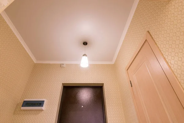 View of the ceiling in the hallway small apartment — Stock Photo, Image
