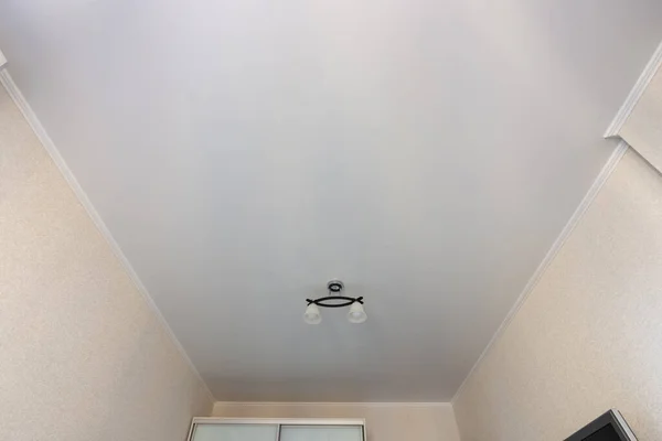 Plafond tendu à l'intérieur de la pièce — Photo