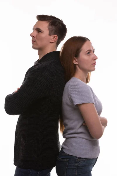 Man en vrouw beledigd door elkaar — Stockfoto