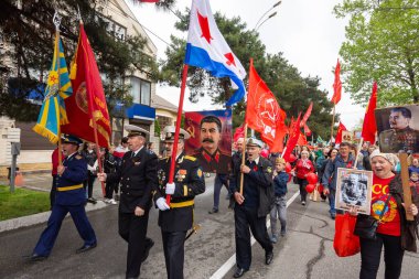 Anapa, Rusya - 9 Mayıs 2019: Geçit törenine katılanlar 9 Mayıs 'ta Anapa' da yapılacak Zafer Günü onuruna düzenlenen tören alayında 
