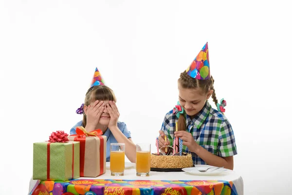 Girl Puts Candles Birthday Cake Other Closed Her Eyes — Stock Photo, Image