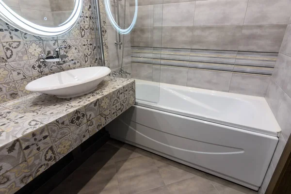 Intérieur Une Élégante Salle Bain Compacte — Photo