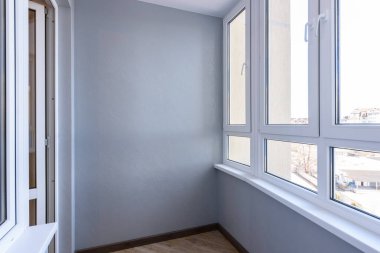 Tadilattan sonra küçük, jöleli bir loggia.