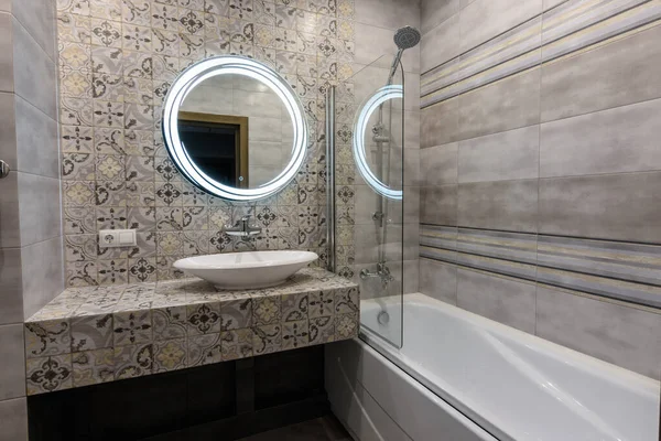 Lavabo Miroir Baignoire Intérieur Une Salle Bain Moderne — Photo