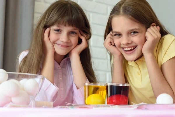 Children Wait Easter Eggs Turn Colored Have Fun Looking Frame — Stock Photo, Image