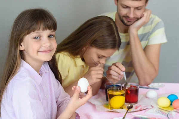 Girl Egg Her Hands Looked Frame Background Family Paints Eggs — Stock Photo, Image